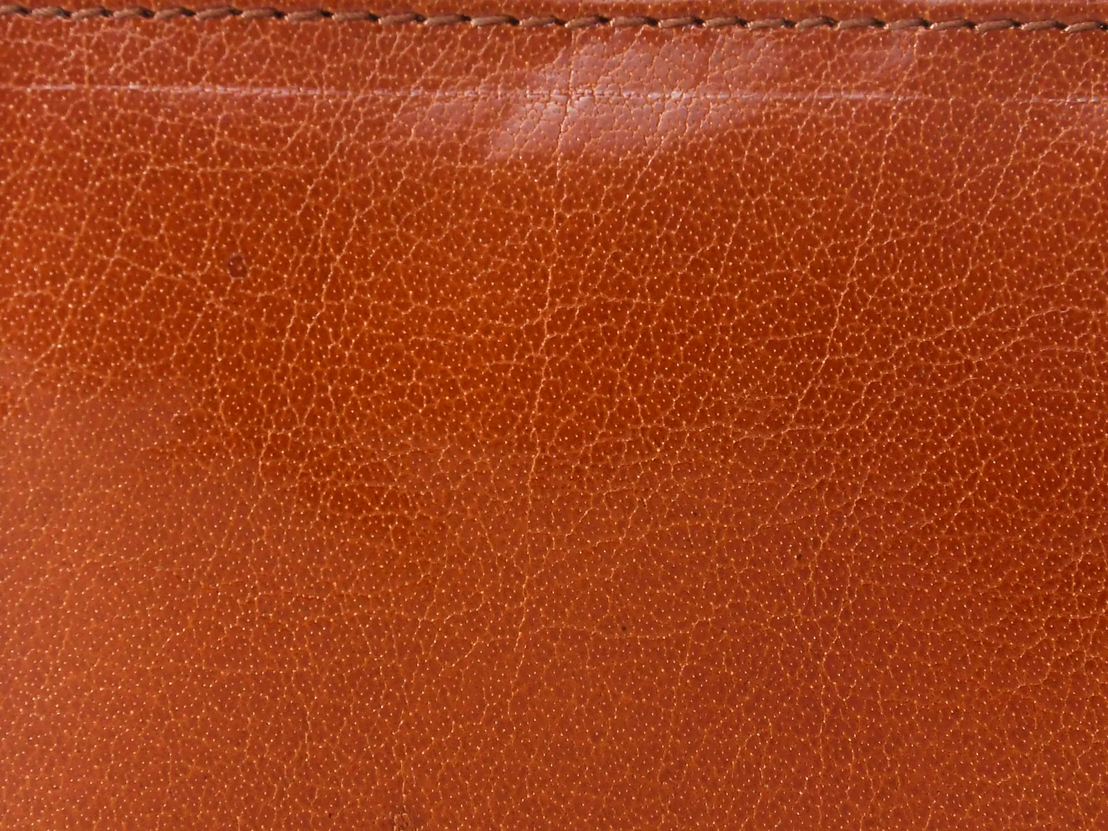 Premium Genuine Leather Bi-Fold Wallet with Zip Coin Pocket & Card Slots - Image 7