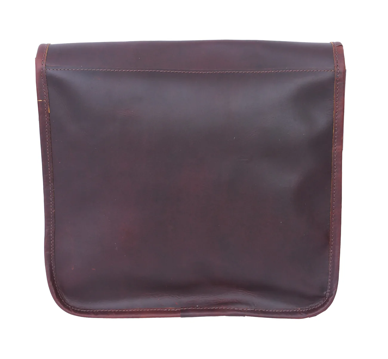 Classic Full-Grain Leather Crossbody Bag with Flap Closure for Everyday Carry - Image 4