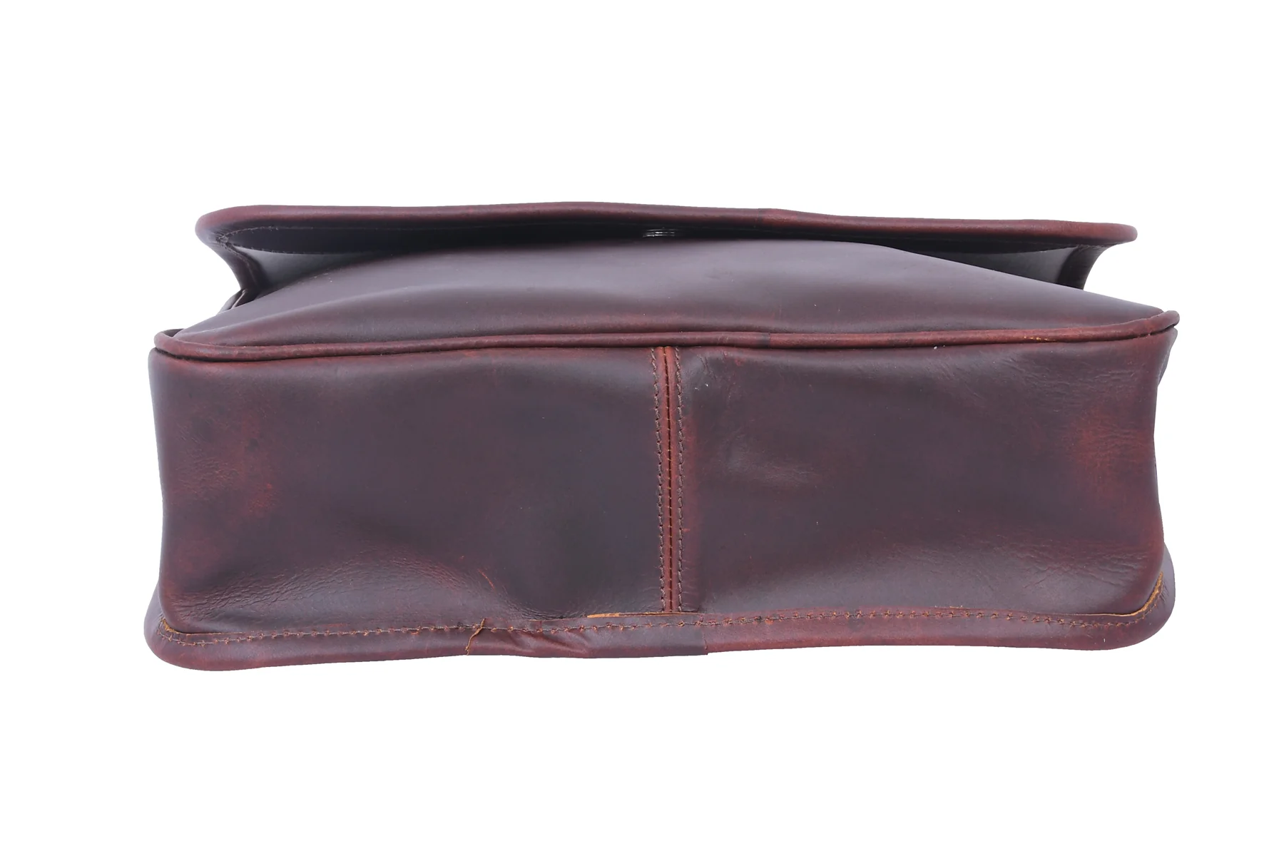 Classic Full-Grain Leather Crossbody Bag with Flap Closure for Everyday Carry - Image 6