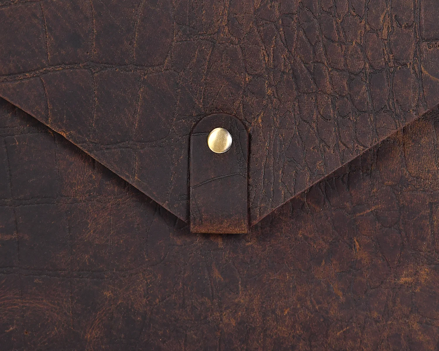 Vintage Croc-Textured Brown Leather Crossbody Sling Bag - Image 5