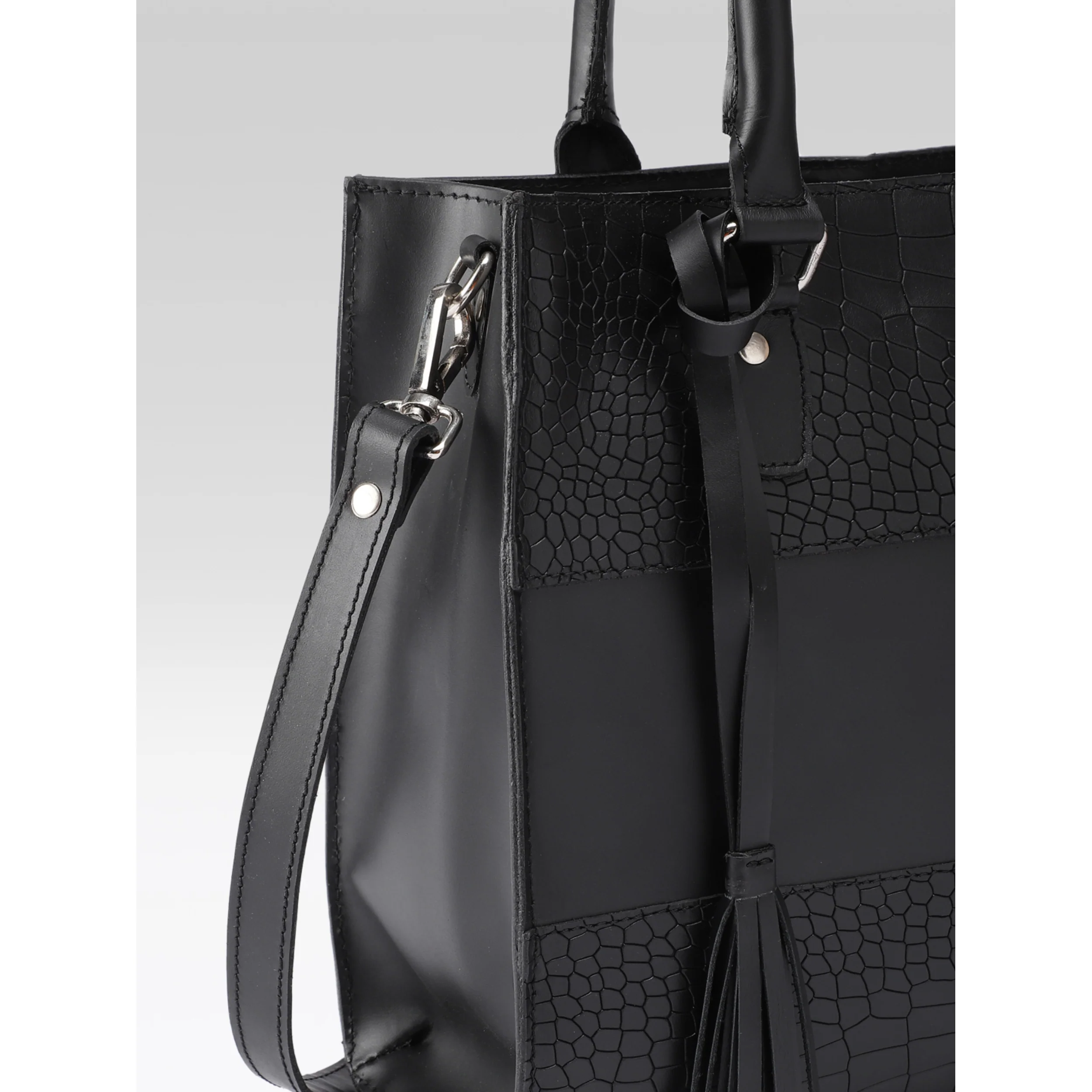 Premium Croc-Embossed Leather Tote with Dual Handles, Zip Closure & Detachable Strap - Image 7