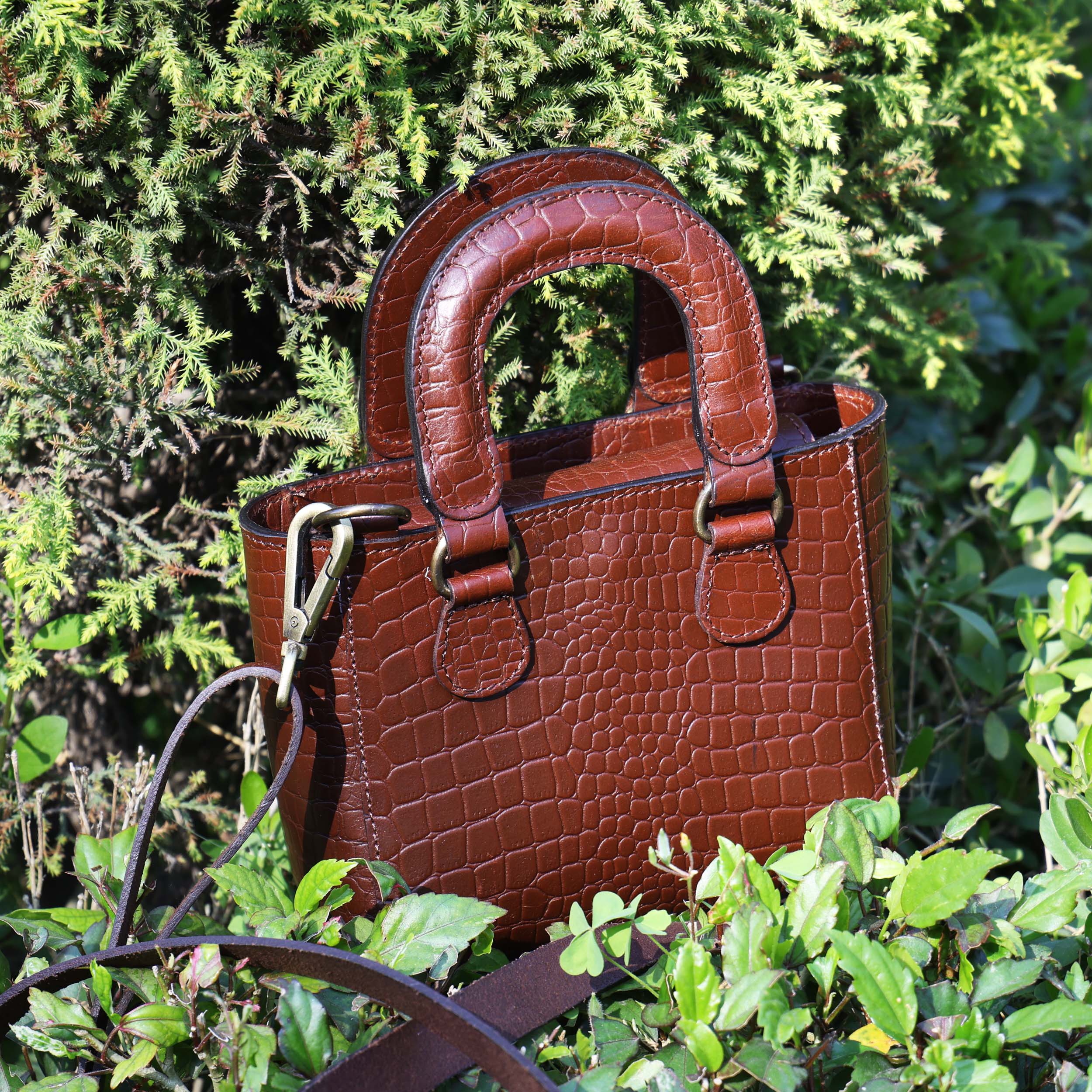 Stylish Leather Croco Print Sling Bag ’?????? Chic & Versatile. BG-1621 - Image 3