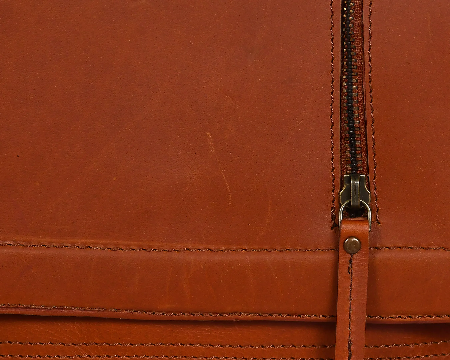 Premium Leather Crossbody Bag with Smooth Grain Texture & Organized Interior - Image 8